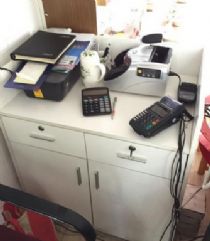 閑置辦公設備轉讓 品質展示柜與全套辦公用品，助力創業商機